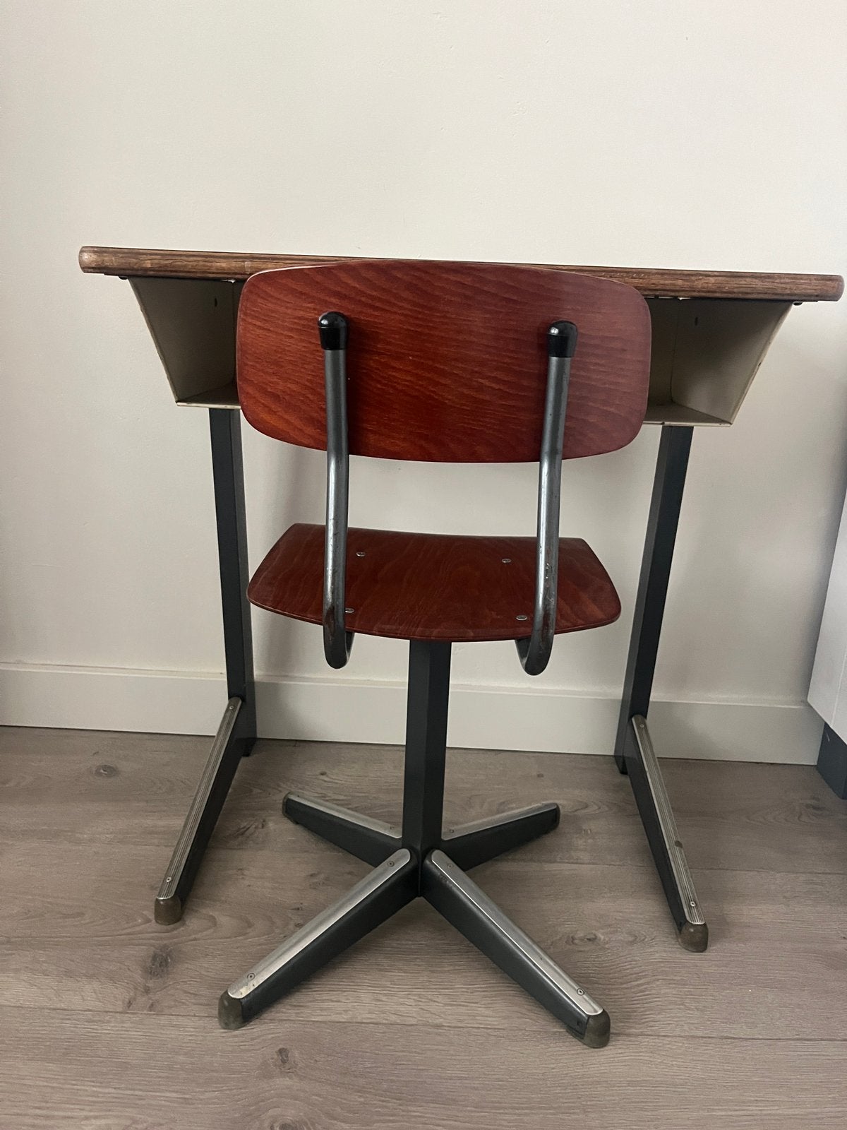 Vintage kinder bureau incl. stoel, Huis en Inrichting, Bureaus, Ophalen, Opbergruimte, Gebruikt, 60 cm