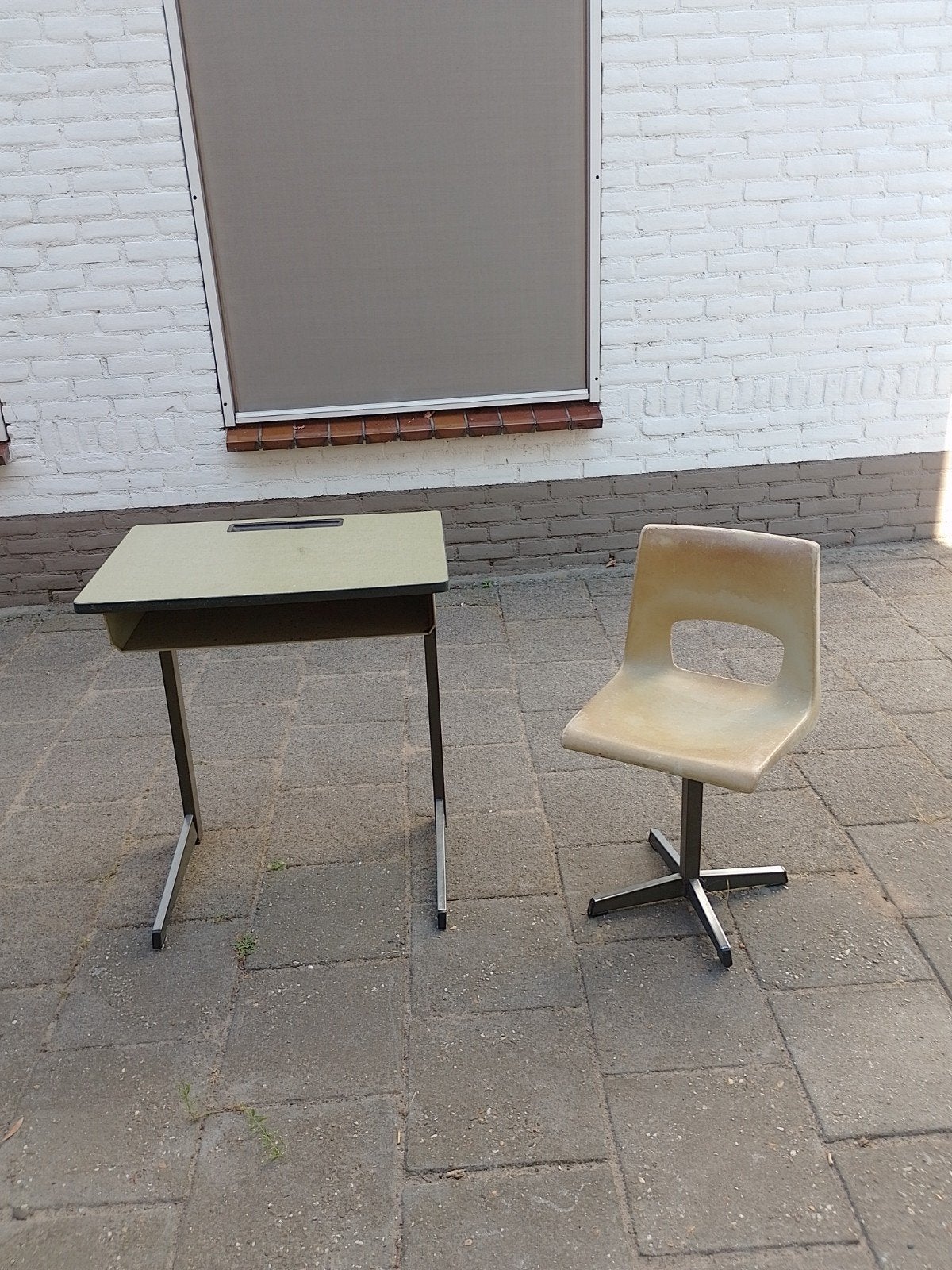 Gratis: Ero-mes vintage schoolbankje met stoel, Ophalen, Gebruikt