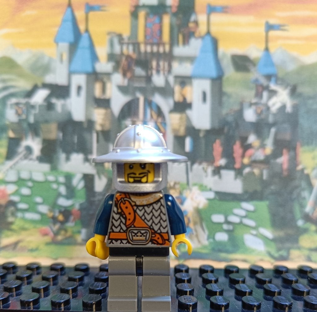 Lego Fantasy Era - Crown Knight Scale Mail with Chest Strap,, Gebruikt, Lego, Ophalen of Verzenden, Minifiguur