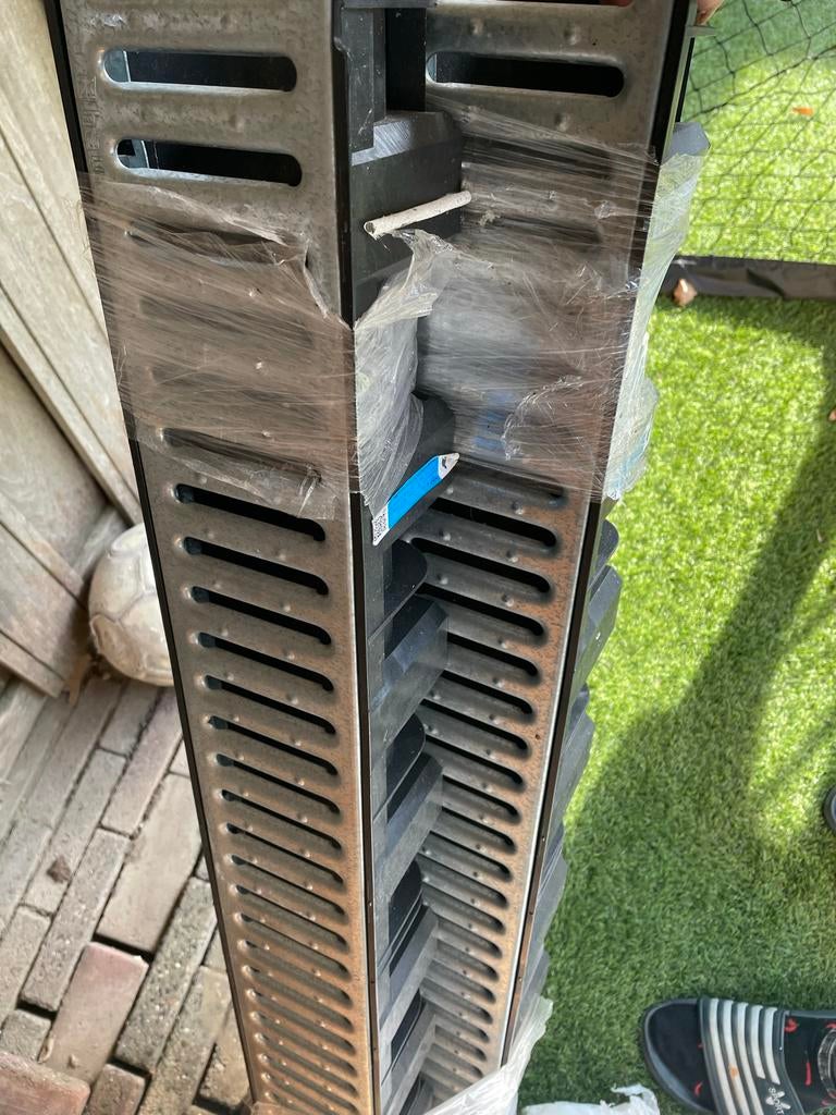 3 afvoergoten met gegalvaniseerde roosters Haluron, Tuin en Terras, Ophalen of Verzenden, Nieuw