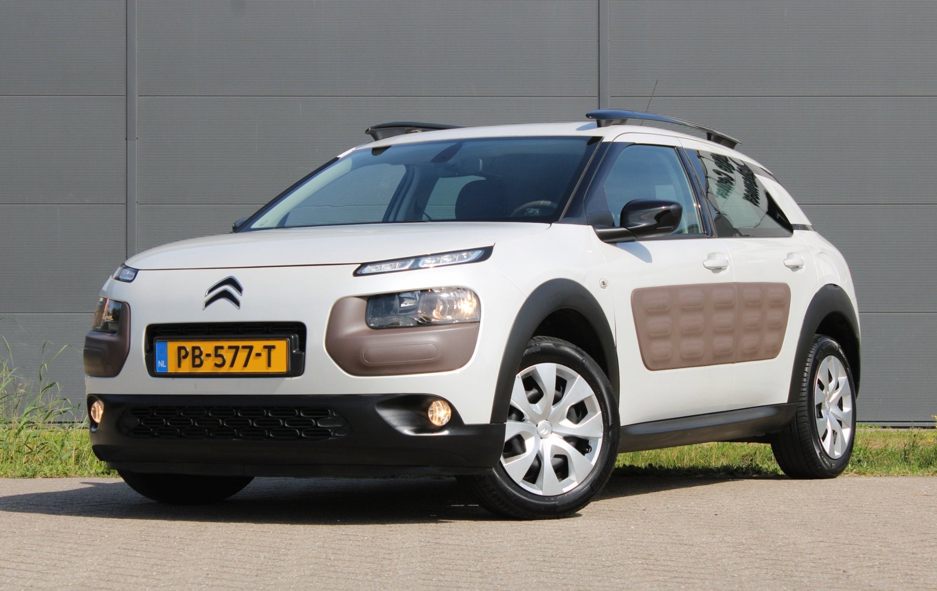 Citroen C4 Cactus 1.2 PureTech Business Navigatie CruiseCont, Voorwielaandrijving, Dealer onderhouden, Stof, Euro 6