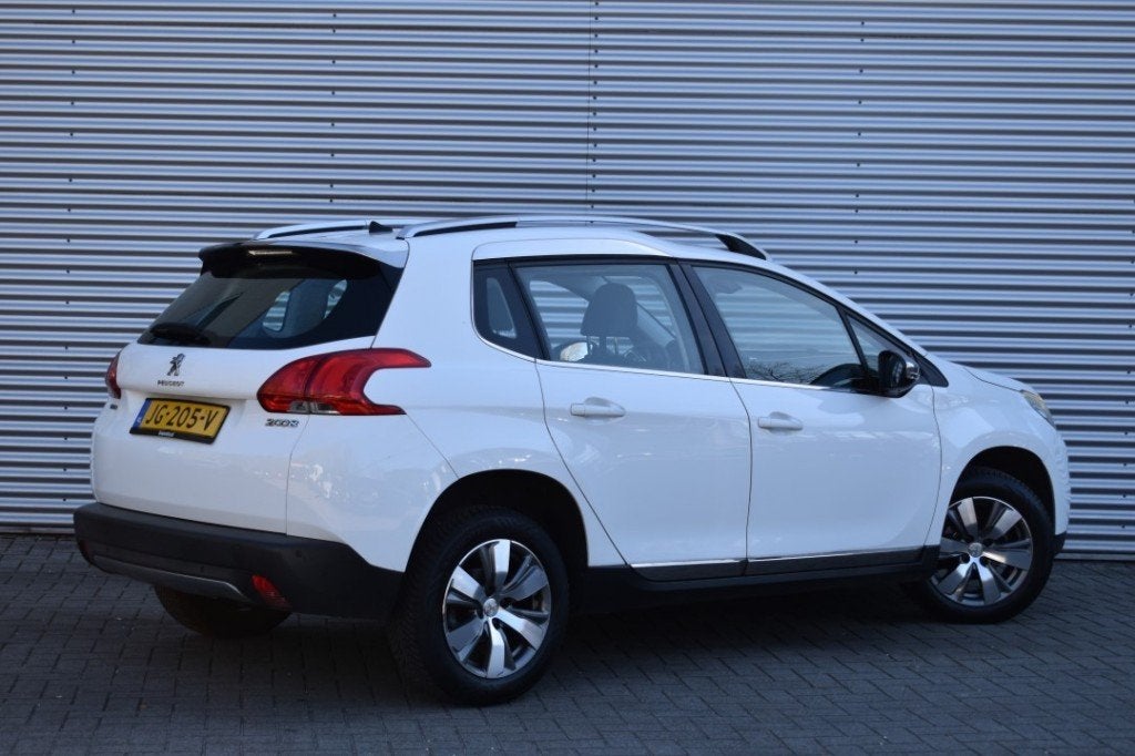 Peugeot 2008 1.6 BLUEHDI ALLURE / NAVI / PDC / ALL SEASON, Auto's, Gebruikt, Euro 6, 4 cilinders, Wit