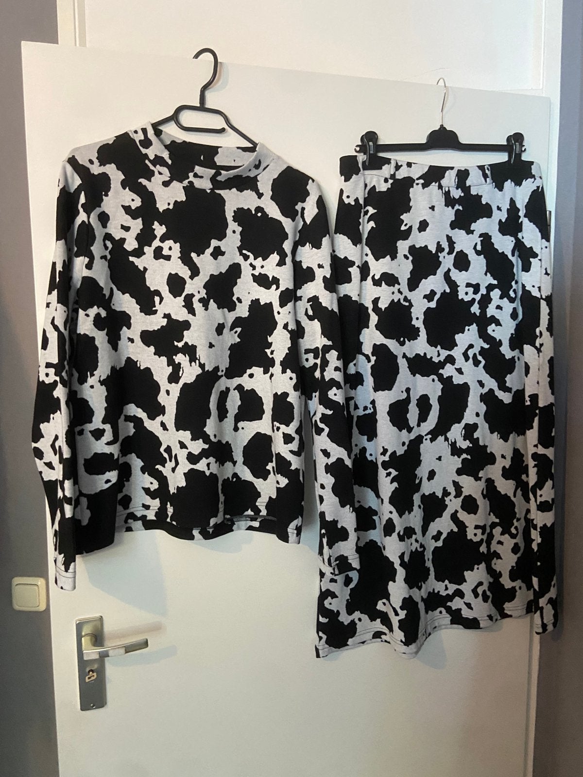 Nora 2-delig pak rok en trui maat 44, Kleding | Dames, Ophalen of Verzenden, Zo goed als nieuw, Maat 42/44 (L), Onder de knie