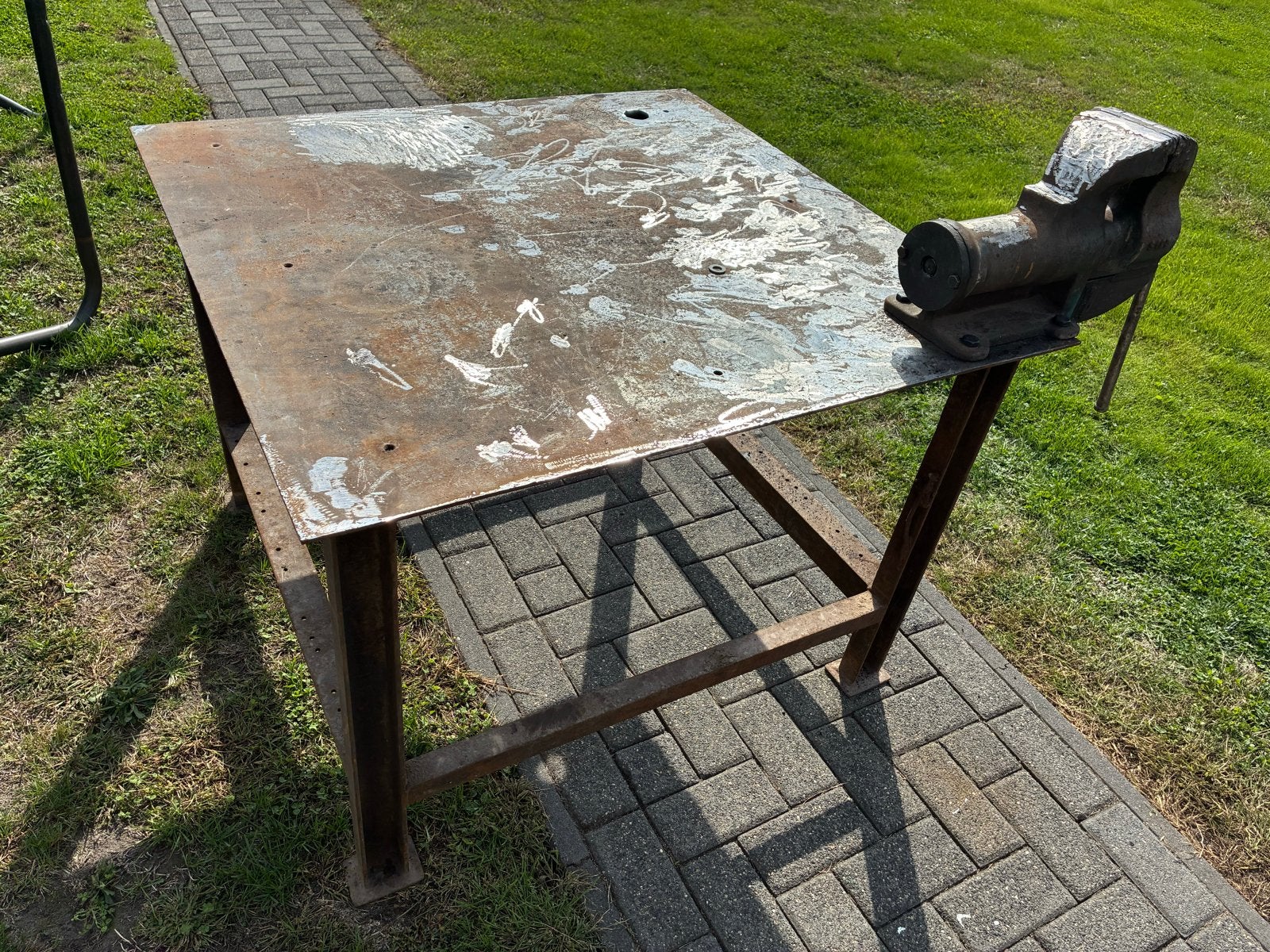 Robuuste werkbank / lastafel met bankschroef, Doe-het-zelf en Verbouw, Ophalen, Gebruikt, 70 tot 120 cm, Bankschroef