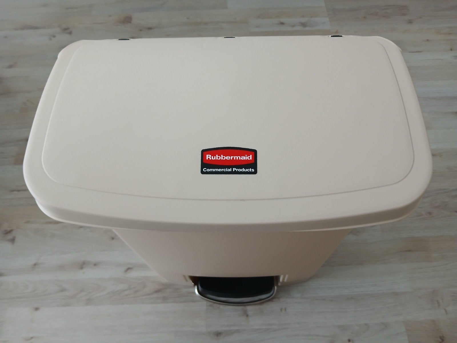 Rubbermaid Kunststof Pedaalemmer Front Step Beige 30 L, Ophalen of Verzenden, Nieuw