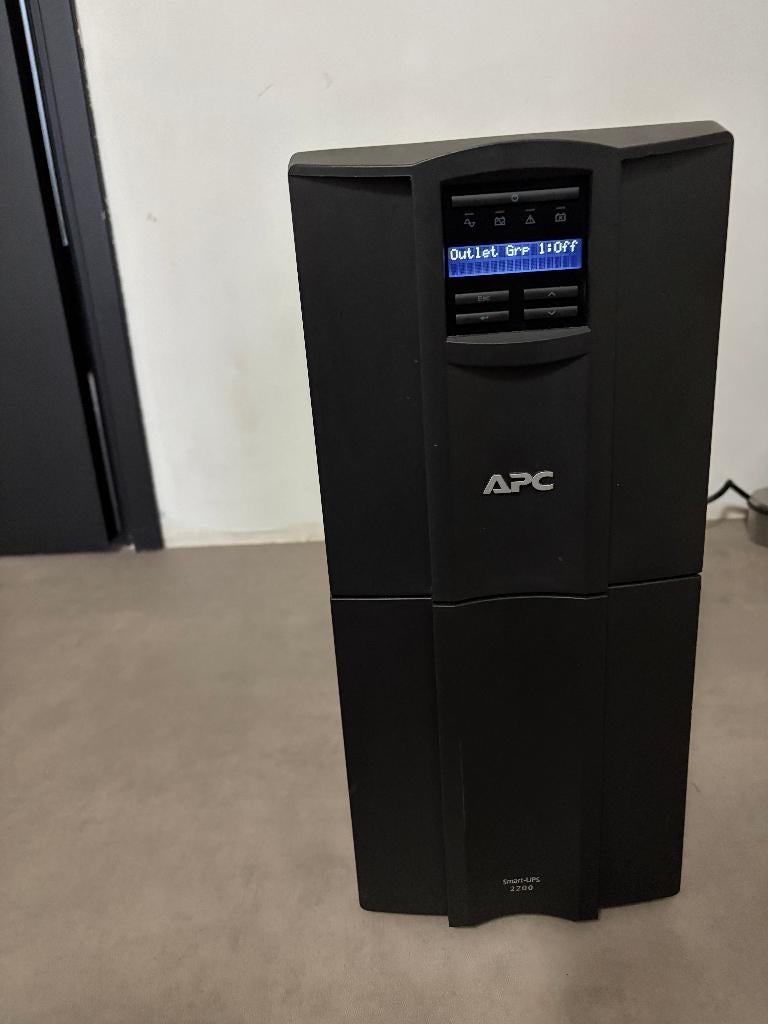 Smart-UPS 2200 accu/batterij (noodstroomvoorziening), Ophalen, Zo goed als nieuw