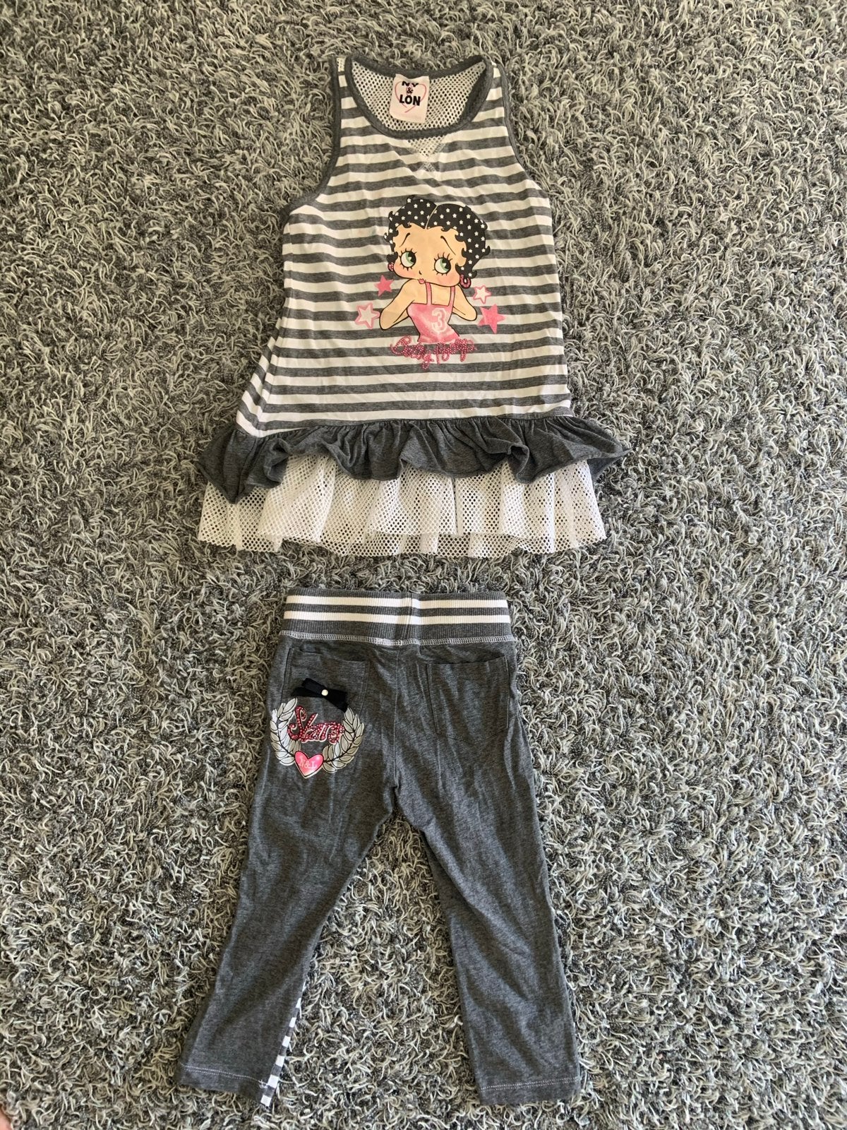 Monnalisa broekje 5 jaar met bijpassend shirt 6 jaar, Ophalen of Verzenden, Zo goed als nieuw, Meisje, Setje