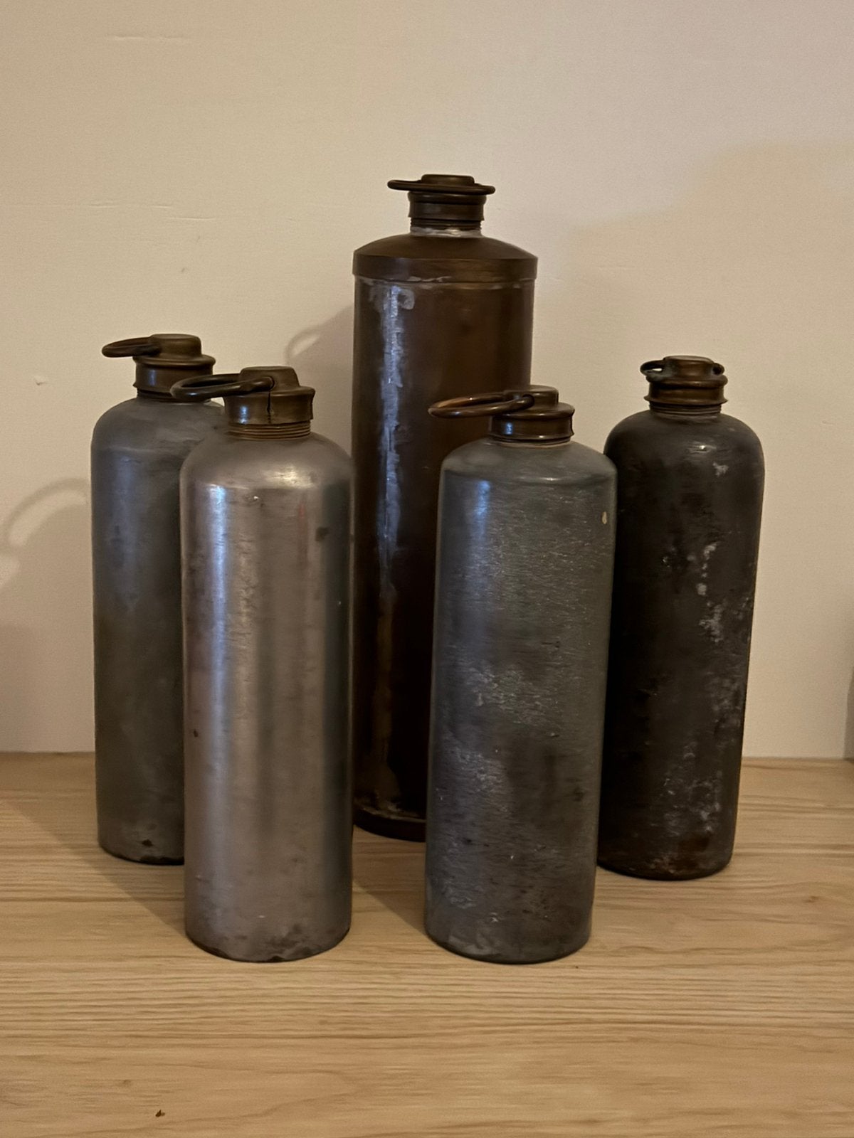 Prachtige set van 5 antieke metalen kruiken / bedwarmers, Huis en Inrichting, Ophalen of Verzenden, Gebruikt, Metaal