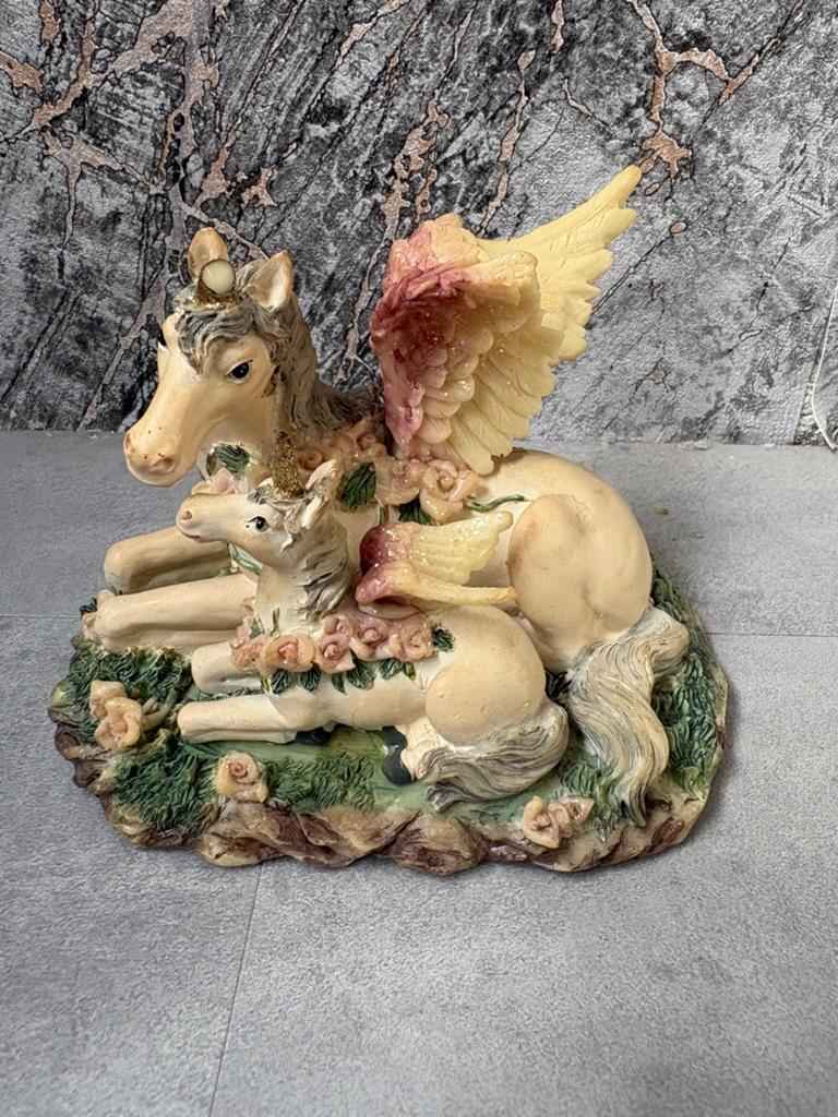 Unicorn met veulen beeldje - Fantasy decoratie, Antiek en Kunst, Kunst | Beelden en Houtsnijwerken, Ophalen, Minder dan 20 cm