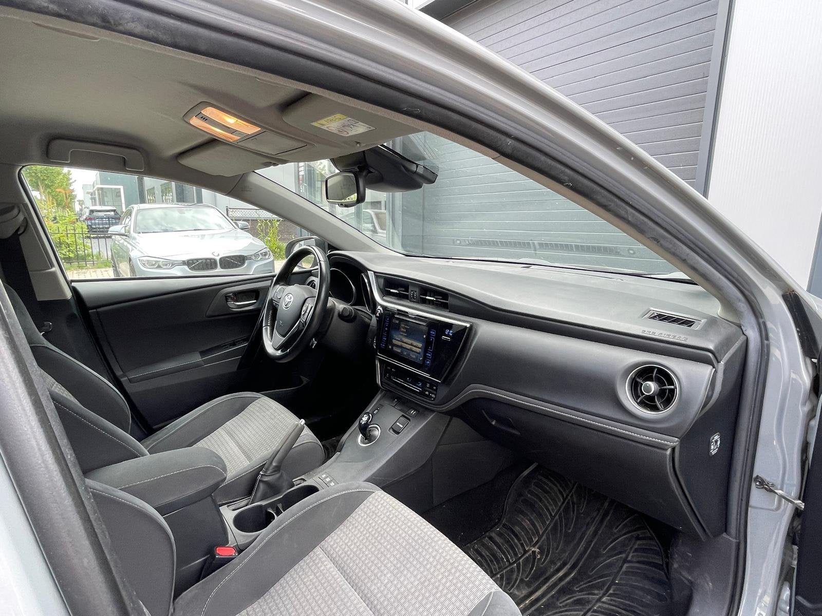 Toyota Auris 1.8 Hybrid Black Edition / NARDO GREY / AUTOMAT, Gebruikt, Euro 6, 4 cilinders, Bedrijf