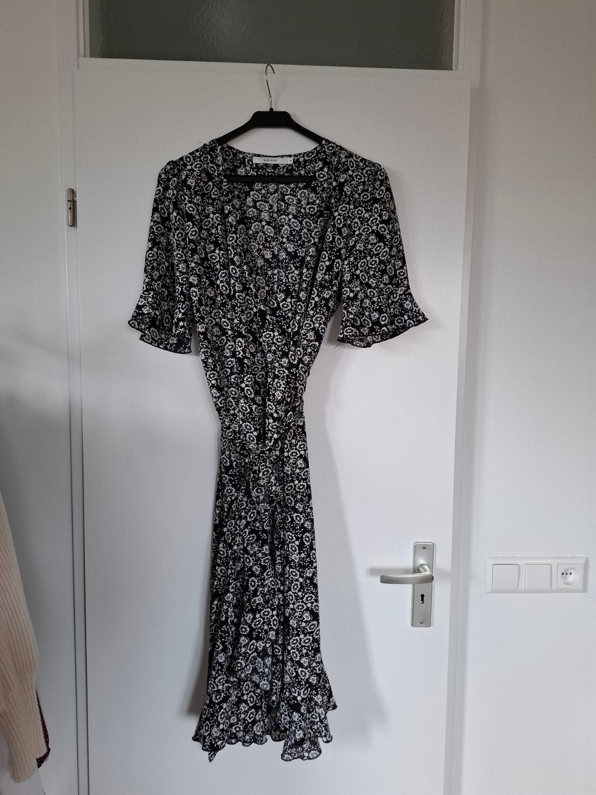 Summum Zwart-wit Bloemen Wikkeljurk Maat M, Maat 38/40 (M), Summum, Zwart, Ophalen of Verzenden