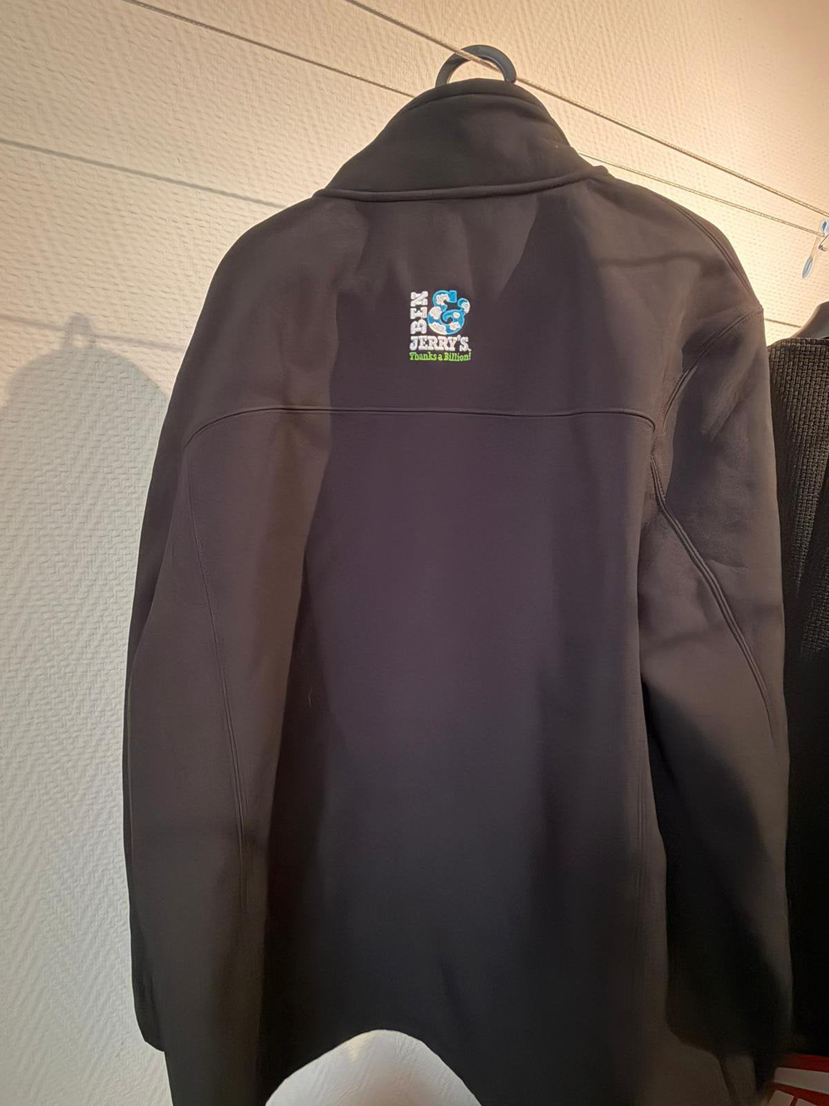 Jas BEN&JERRY maat xl, Ophalen of Verzenden, Zo goed als nieuw, Maat 56/58 (XL), Zwart