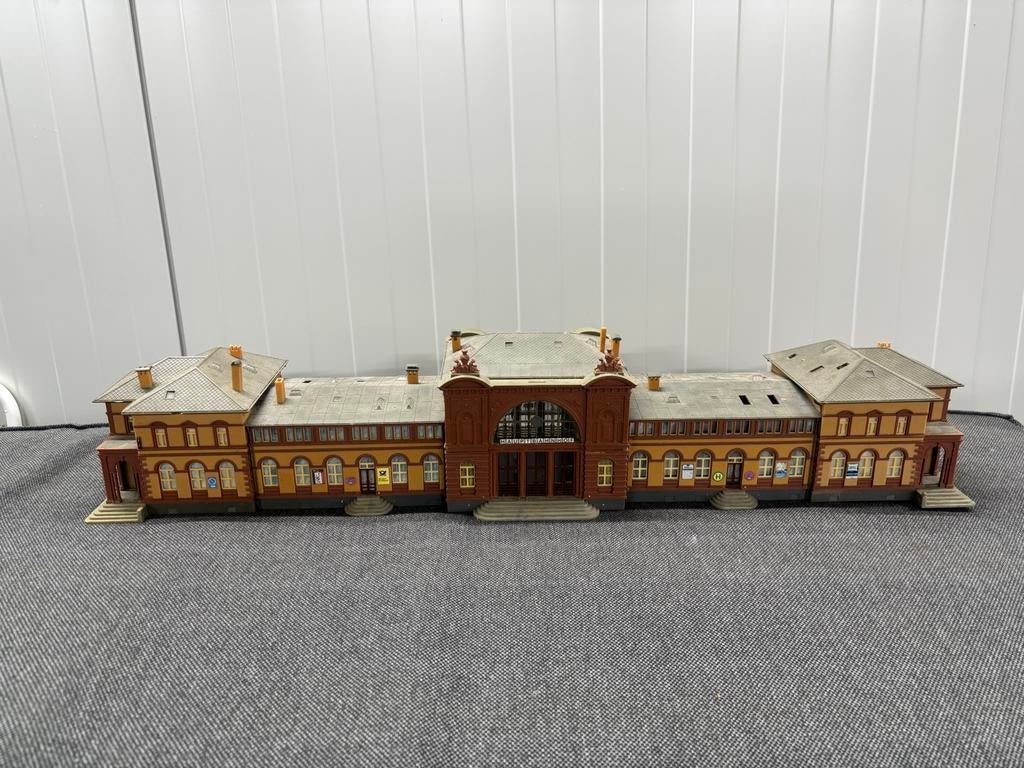 Groot Faller Stationsgebouw HO - Modelspoor, Hobby en Vrije tijd, Modeltreinen | H0, Gebruikt, Gelijkstroom of Wisselstroom, Brug, Tunnel of Gebouw