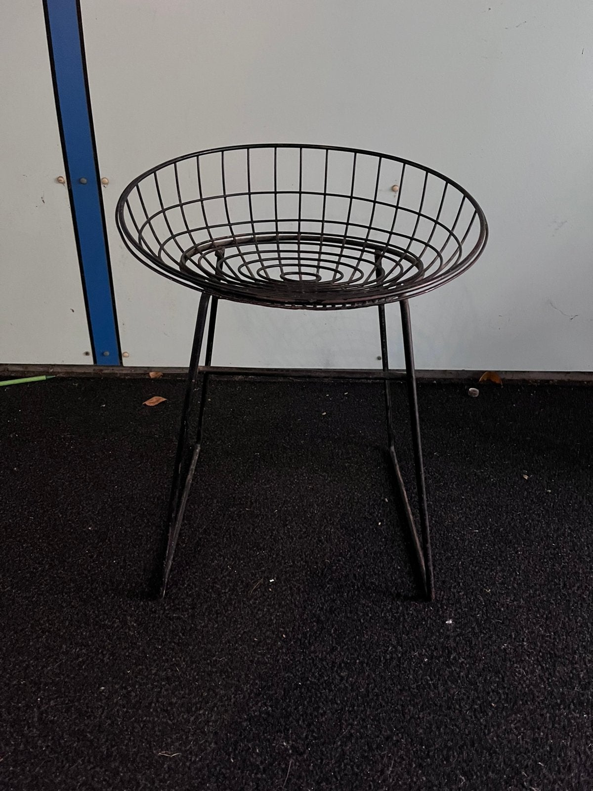 Vintage draadstalen kruk, Ophalen, Gebruikt, 60 tot 90 cm, 1 kruk