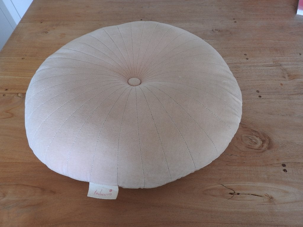 Rond zachtroze kussen Imbarro. 48 cm doorsnede. Goede staat., Rond, Ophalen of Verzenden, Zo goed als nieuw, Sierkussen