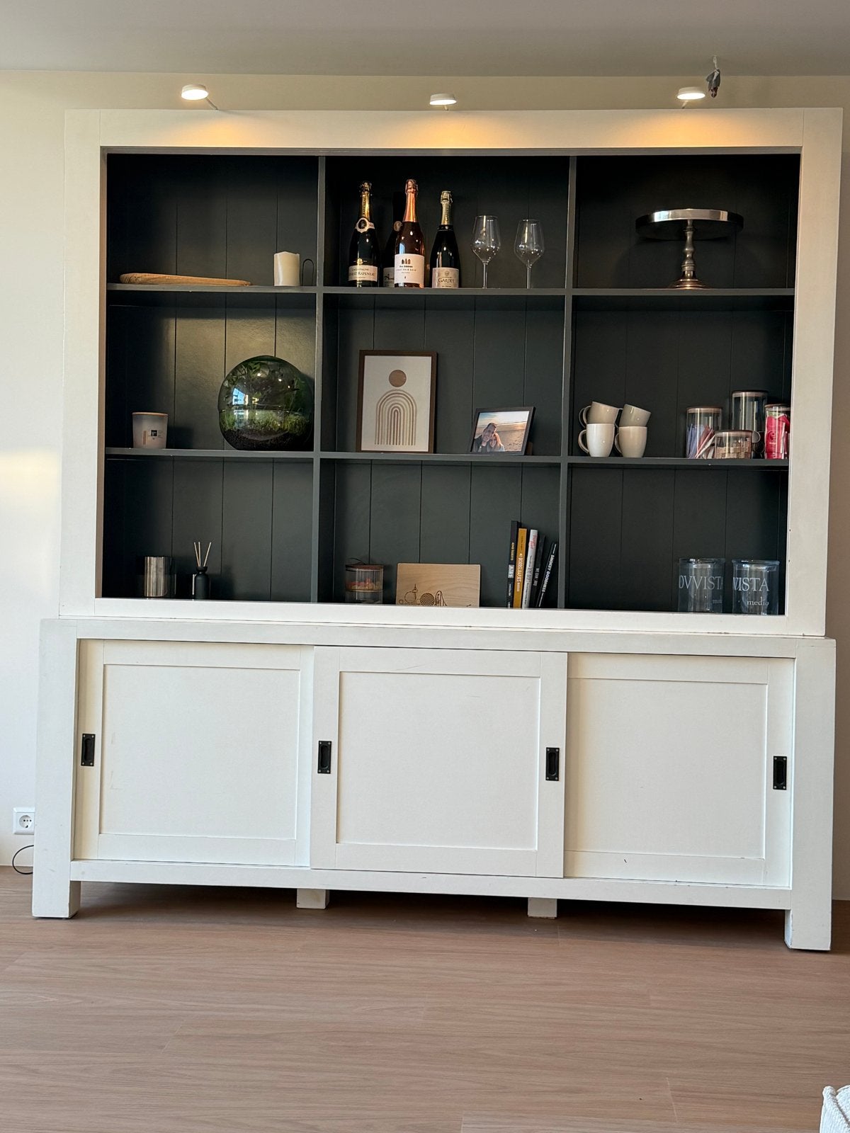 Mooie witte buffetkast met gebruikssporen, Ophalen, Gebruikt, 200 cm of meer, Overige houtsoorten