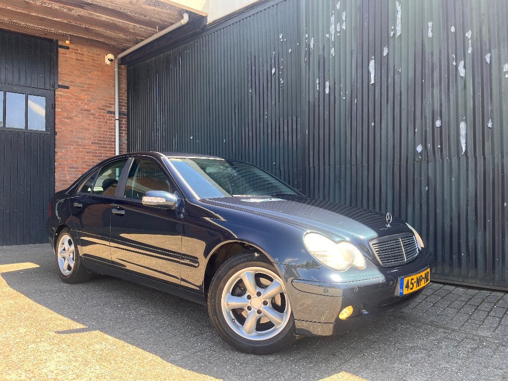 Mercedes-Benz C-Klasse 2.2 CDI C200 Sedan 2004 Zwart, Auto's, Mercedes-Benz, Achterwielaandrijving, 4 cilinders, Origineel Nederlands