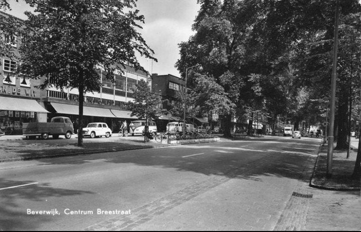 Beverwijk Breestraat met Simon de Wit & Volkswagen busjes, Verzenden, 1960 tot 1980, Noord-Holland