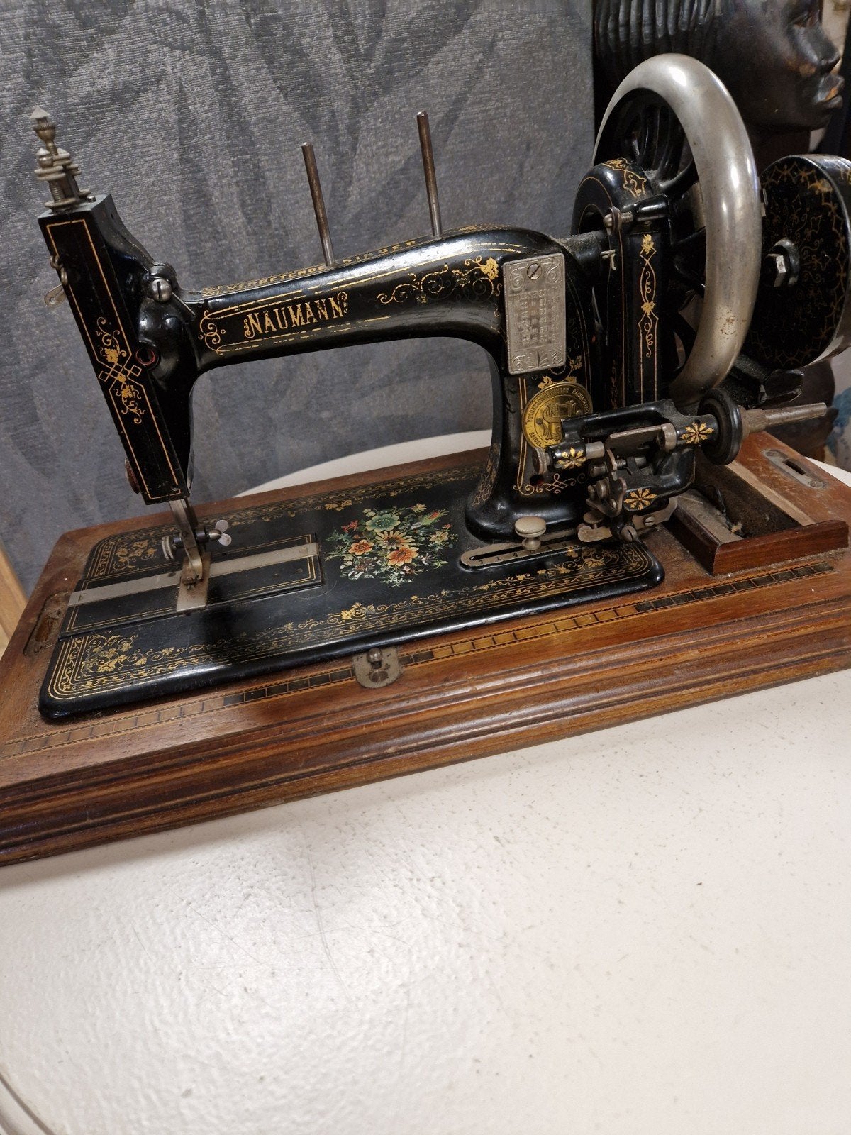Antieke Naumann 'Verbeterde Singer' Naaimachine, Ophalen