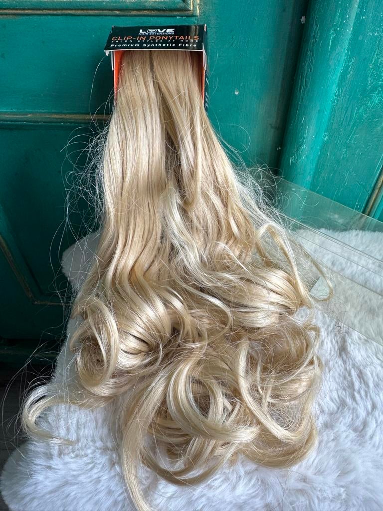 Blonde Clip-in Paardenstaart - LOVE Hair Extensions, Ophalen of Verzenden, Zo goed als nieuw, Pruik of Haarverlenging