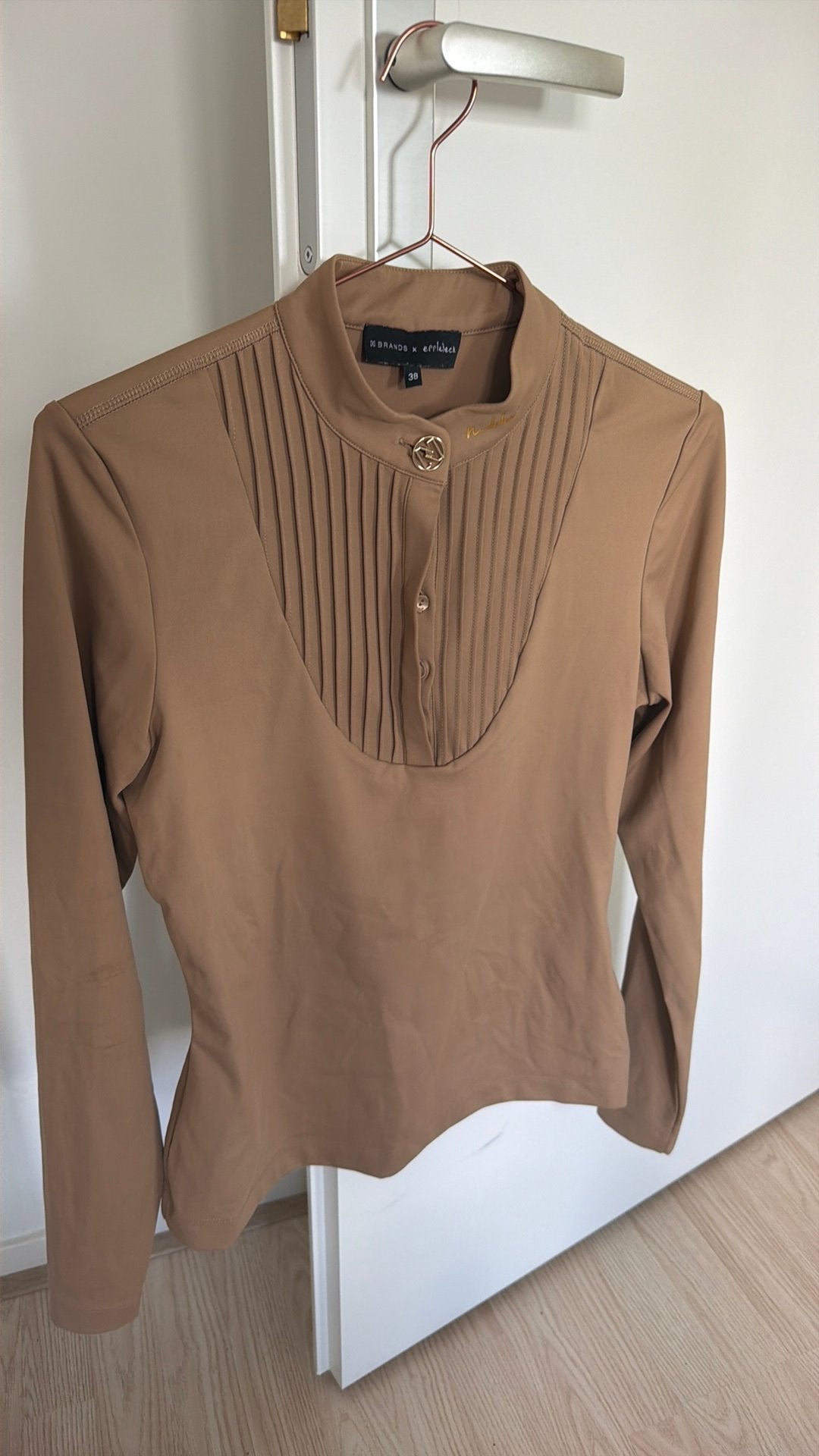 NIKKIE trainingsshirt maat 38, Kleding | Dames, Tops, Maat 38/40 (M), Beige, Ophalen of Verzenden, Zo goed als nieuw
