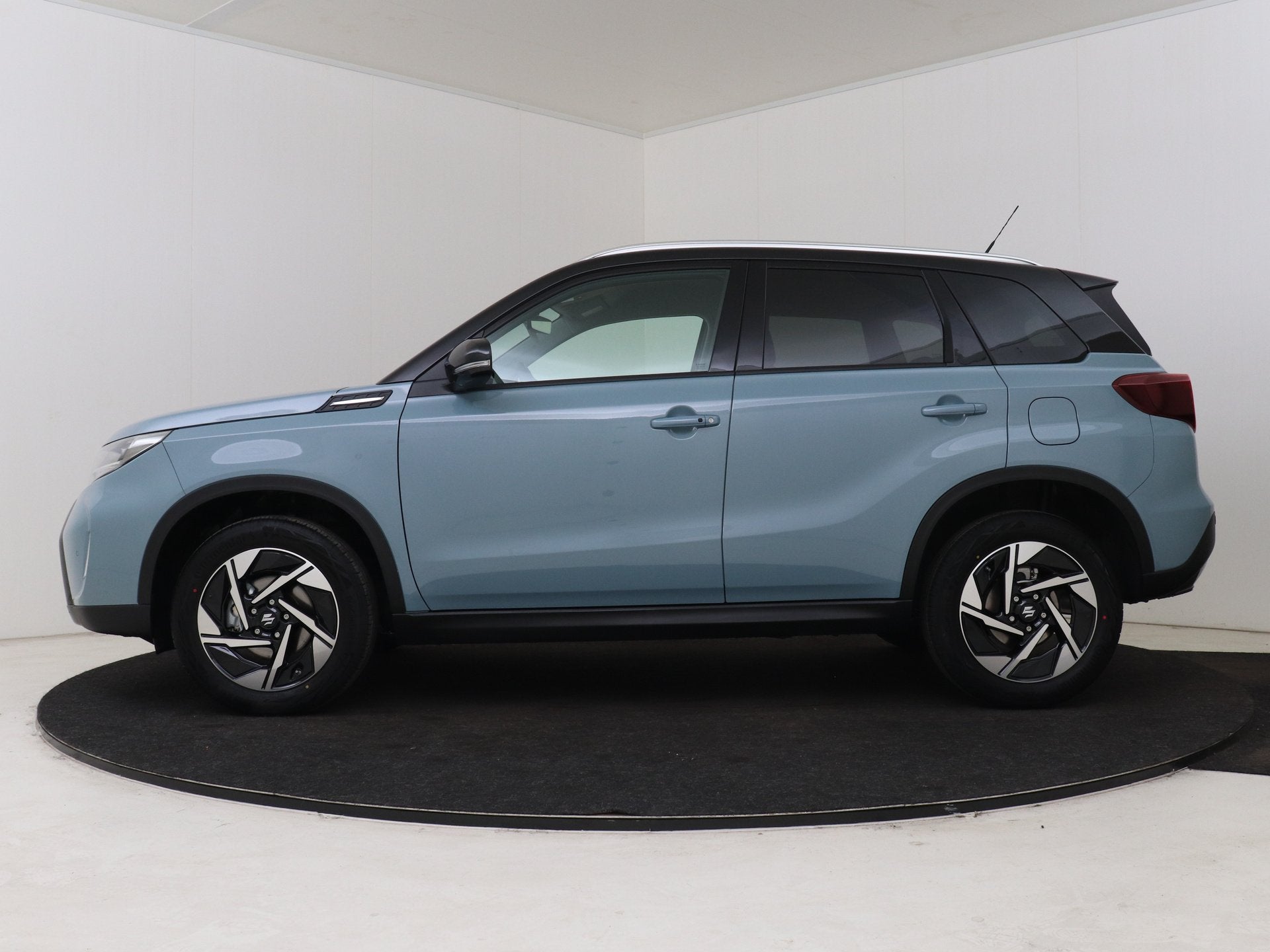 Suzuki Vitara 1.4 Boosterjet Smart Hybrid Style | Privacy Gl, Voorwielaandrijving, 12 maanden, Zwart, 4 cilinders