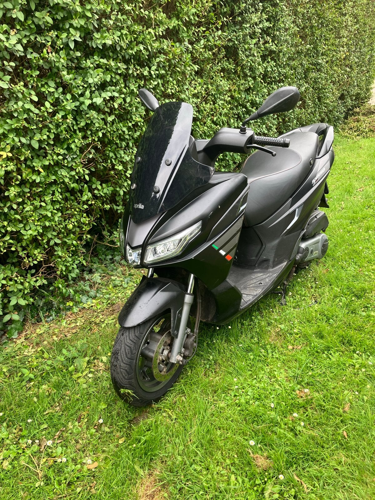 Nette Aprilia SXR50 - Goed onderhouden, nieuwe banden, Fietsen en Brommers, Scooters | Aprilia, Ophalen, Gebruikt, Overige modellen