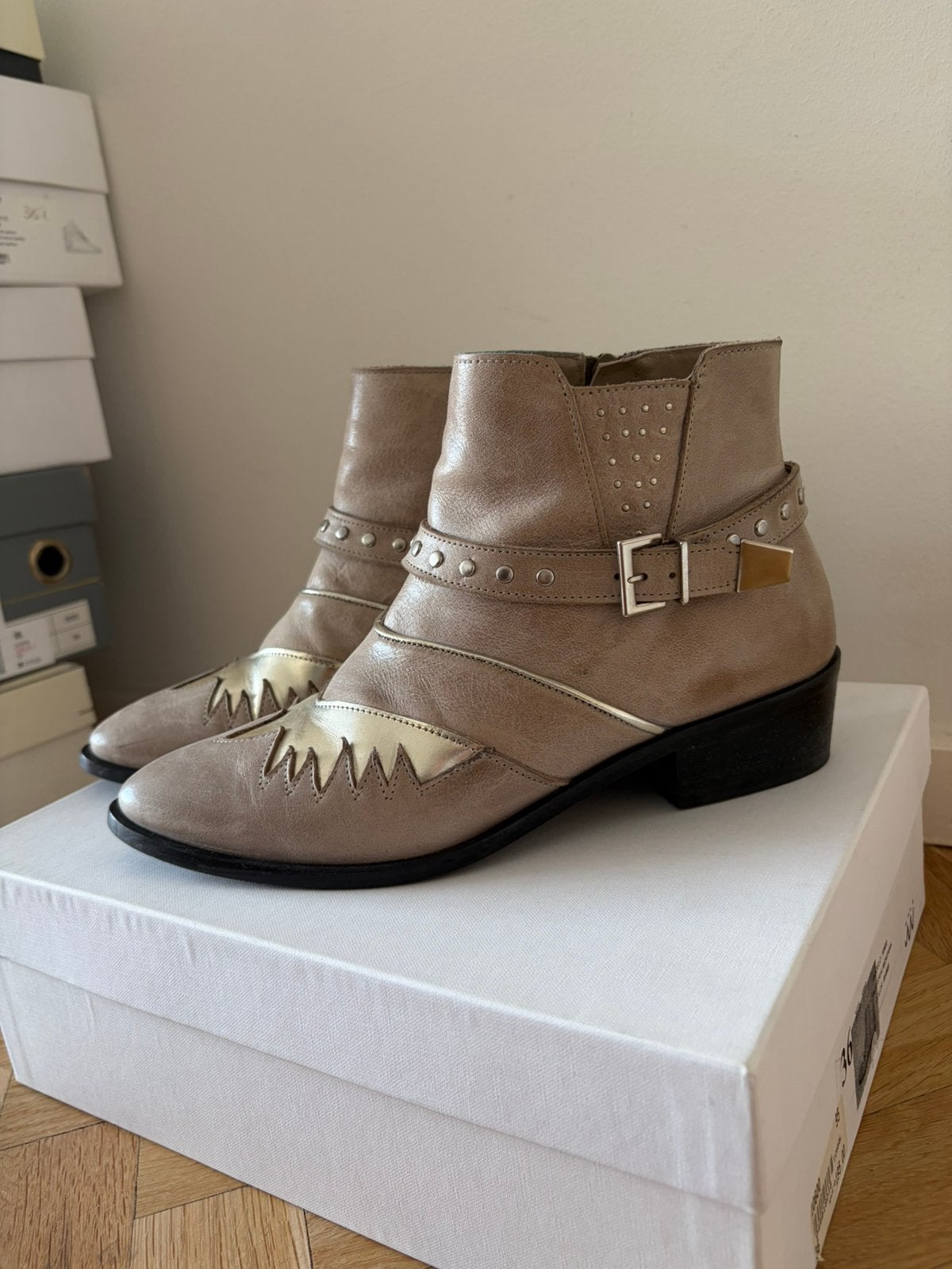 Beige/gouden laarsjes Toral maat 36, Verzenden, Zo goed als nieuw, Zwart