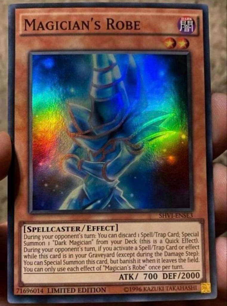 Yu-Gi-Oh! Magician’s Robe SVHI Limited Edition !, Ophalen of Verzenden, Zo goed als nieuw, Losse kaart, Foil