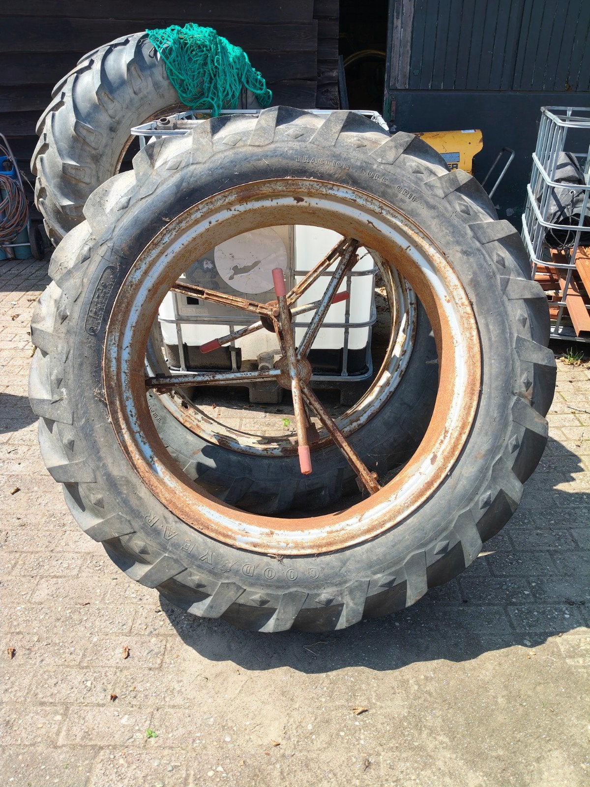Tractorbanden met velgen - Goodyear, Ophalen