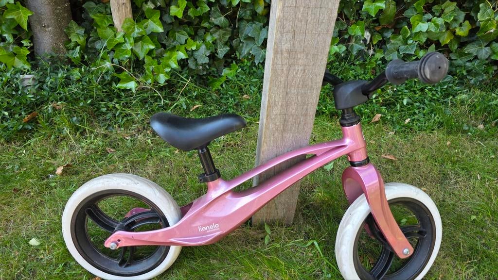 Lionelo Bart Bubblegum Loopfiets - Lichtgewicht Roze, Fietsen en Brommers, Fietsen | Kinderfietsjes, Ophalen, Zo goed als nieuw