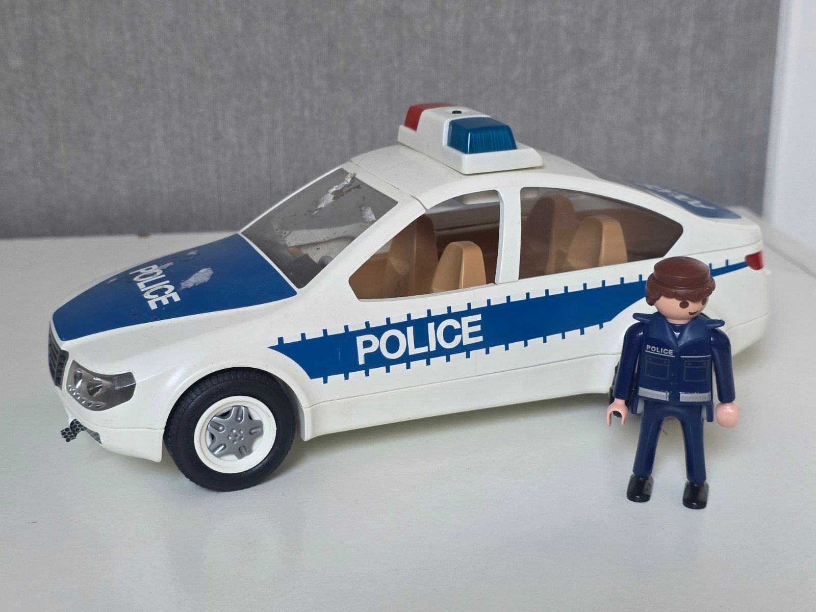 Playmobil Politieauto met Agent - Zo goed als nieuw, Ophalen of Verzenden, Zo goed als nieuw