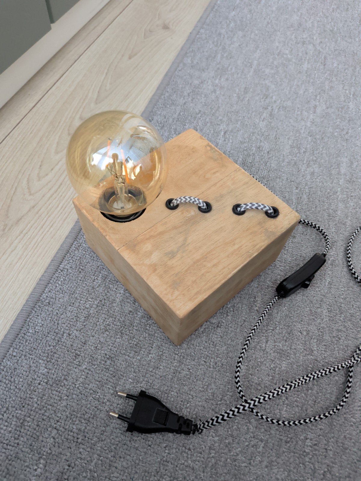 Unieke houten tafellamp met Edison gloeilamp, Met schakelaar, Industrieel, Hout, Bruin