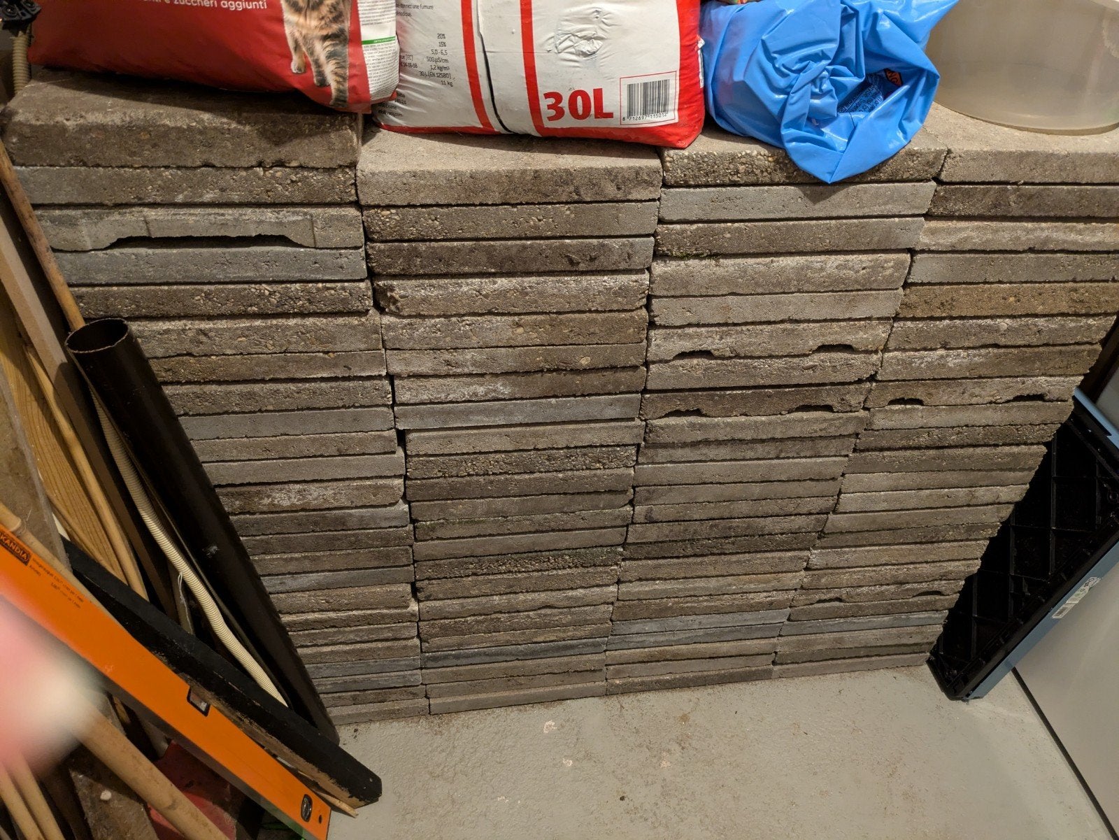 Beton tegels 30x30, ca. 90 stuks GRATIS, Ophalen, Gebruikt, Beton, Terrastegels