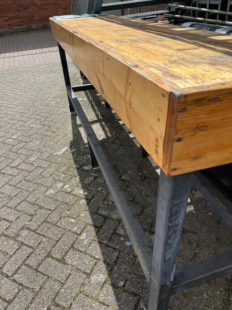 Robuuste Buitenbar / Werkbank van Hout en Metaal, Tuin en Terras, Palen, Balken en Planken, Ophalen of Verzenden, Zo goed als nieuw