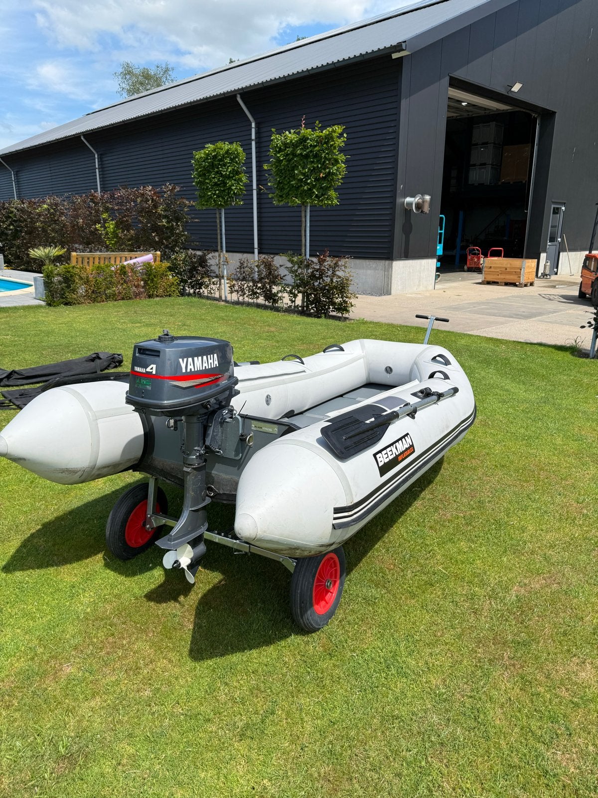 Rubberboot met een Yamaha 4pk motor, Watersport en Boten, Rubberboten, Aluminium, Inclusief motor, Zo goed als nieuw, Ophalen