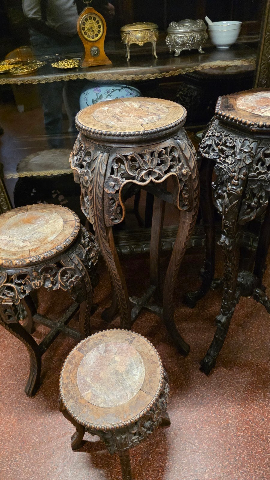 verzameling antieke Chinese bijzettafels/hockers, Ophalen