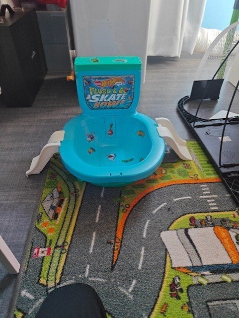 Hot Wheels Skate Flush & Go Skate Bowl – toilet skatepark, Ophalen, Racebaan, Zo goed als nieuw, Hot Wheels