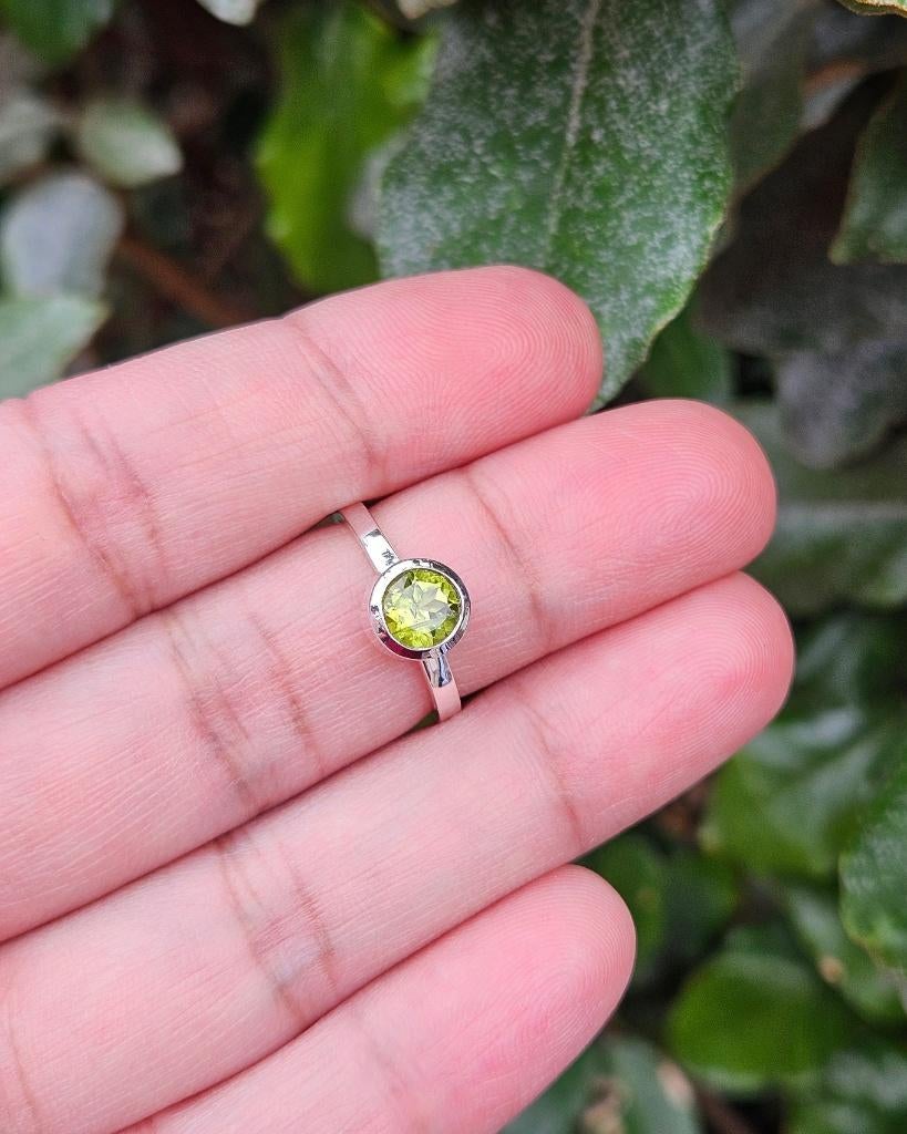Peridoot Ring - Echt Zilver, Sieraden, Tassen en Uiterlijk, Ringen, Nieuw, Dame, Kleiner dan 17, Zilver, Zilver, Met edelsteen