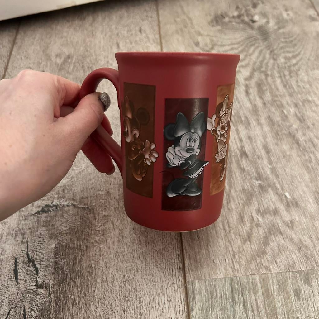 Officiële Walt Disney World Minnie Mouse Mok – Rood/Bordeaux, Ophalen of Verzenden, Overige figuren, Zo goed als nieuw, Servies