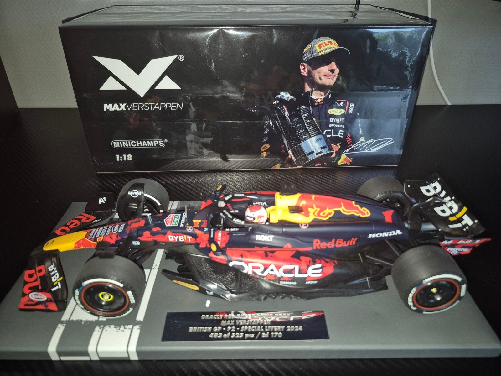 Max verstappen 2024 british gp alles compleet nieuwstaat, Hobby en Vrije tijd, Modelauto's | 1:18, Ophalen, Nieuw, MiniChamps
