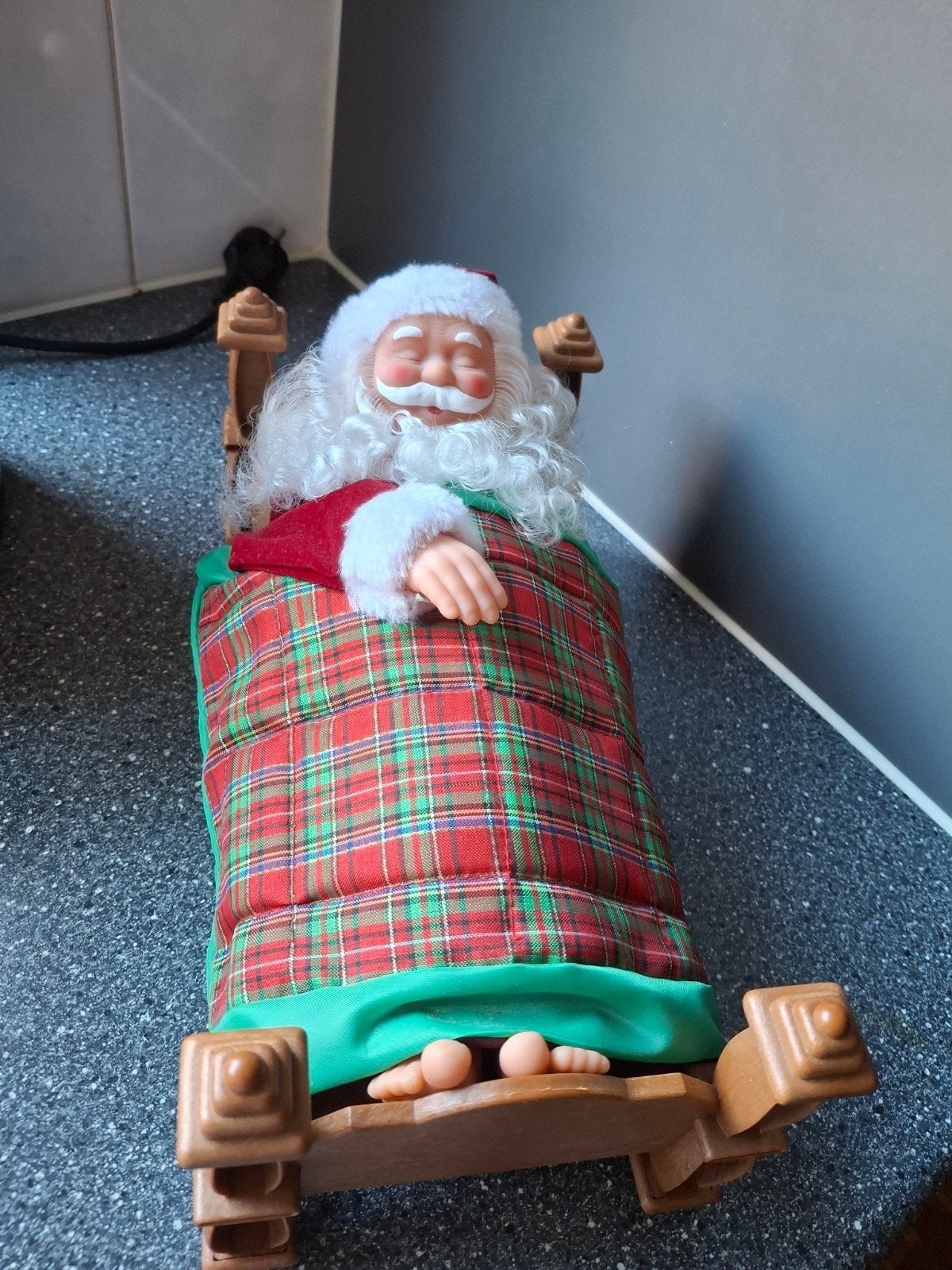 bewegende kerstman in bed met snurkend geluid, Ophalen of Verzenden, Zo goed als nieuw