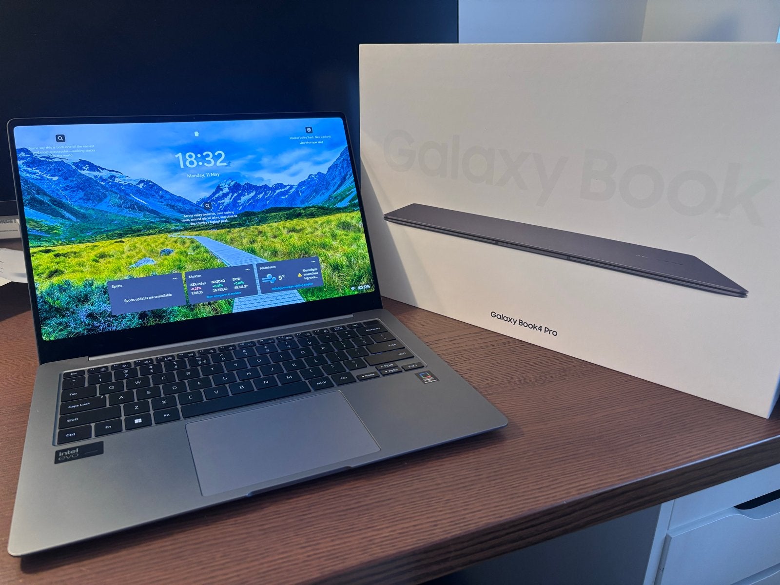 Samsung Galaxy Book4 Pro 14 inch - TOUCHSCREEN, Computers en Software, Qwerty, Ophalen of Verzenden, Zo goed als nieuw, SSD