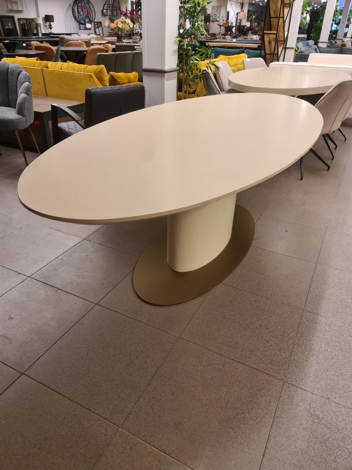 Nieuwe Richmond Tivoli eettafel 250x110cm ovaal sand €945, Ophalen, Hout, Meerkleurig, .
