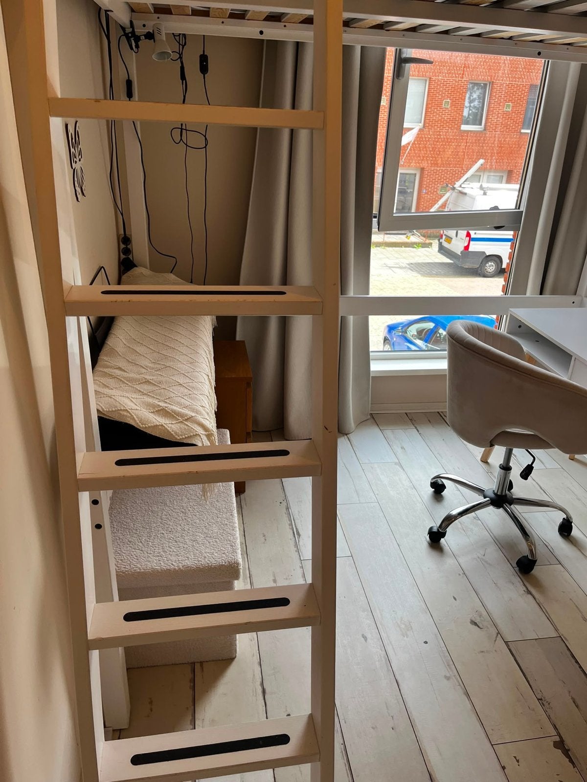 IKEA Hoogslaper 140x200 cm - Ideaal voor kleine ruimtes, Huis en Inrichting, Slaapkamer | Stapelbedden en Hoogslapers, Ophalen