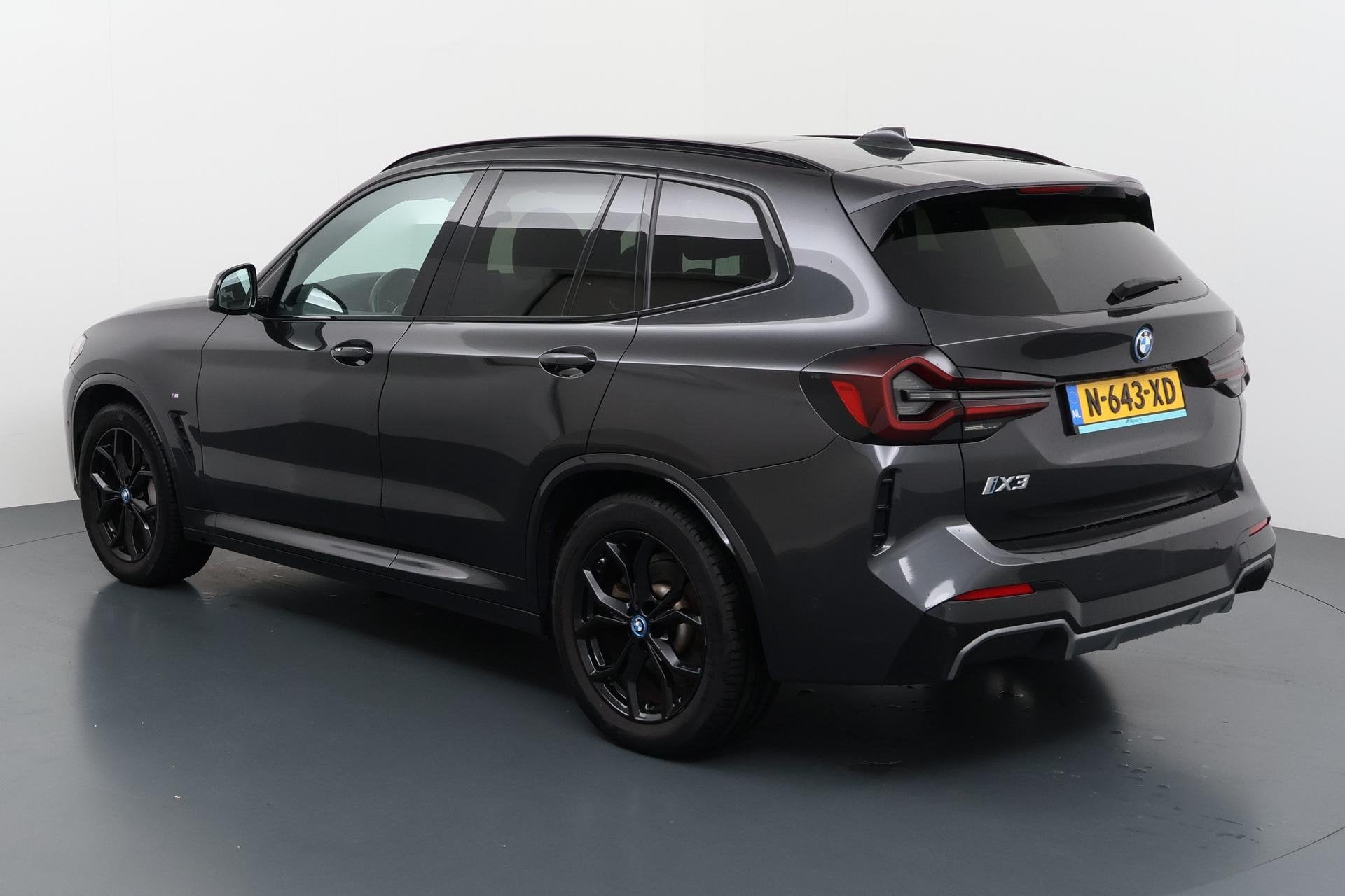 Foto 6 van BMW iX3 Executive 80 kWh Elektrisch rijden met stijl en een