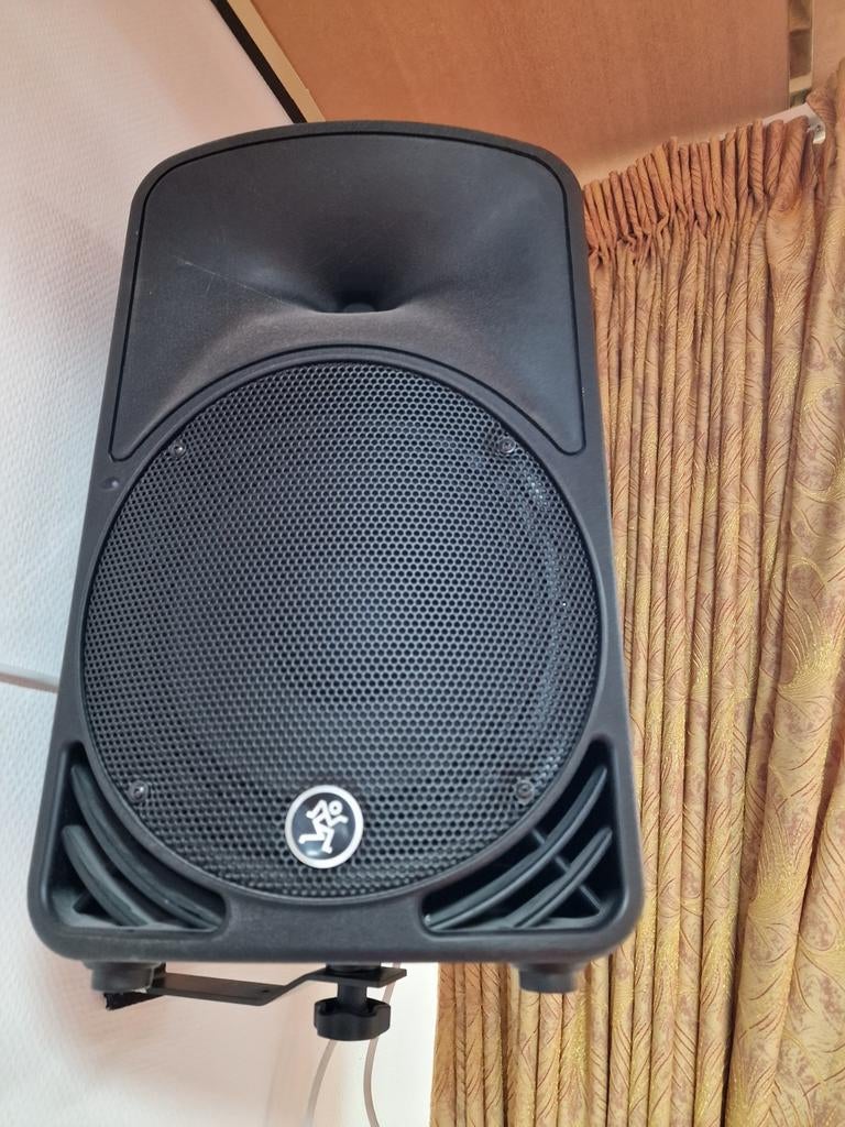 Mackie SRM350 V2 speakers en Behringer Xenyx X2222USB mixer, Ophalen of Verzenden, Gebruikt, 10 tot 20 kanalen, Microfooningang