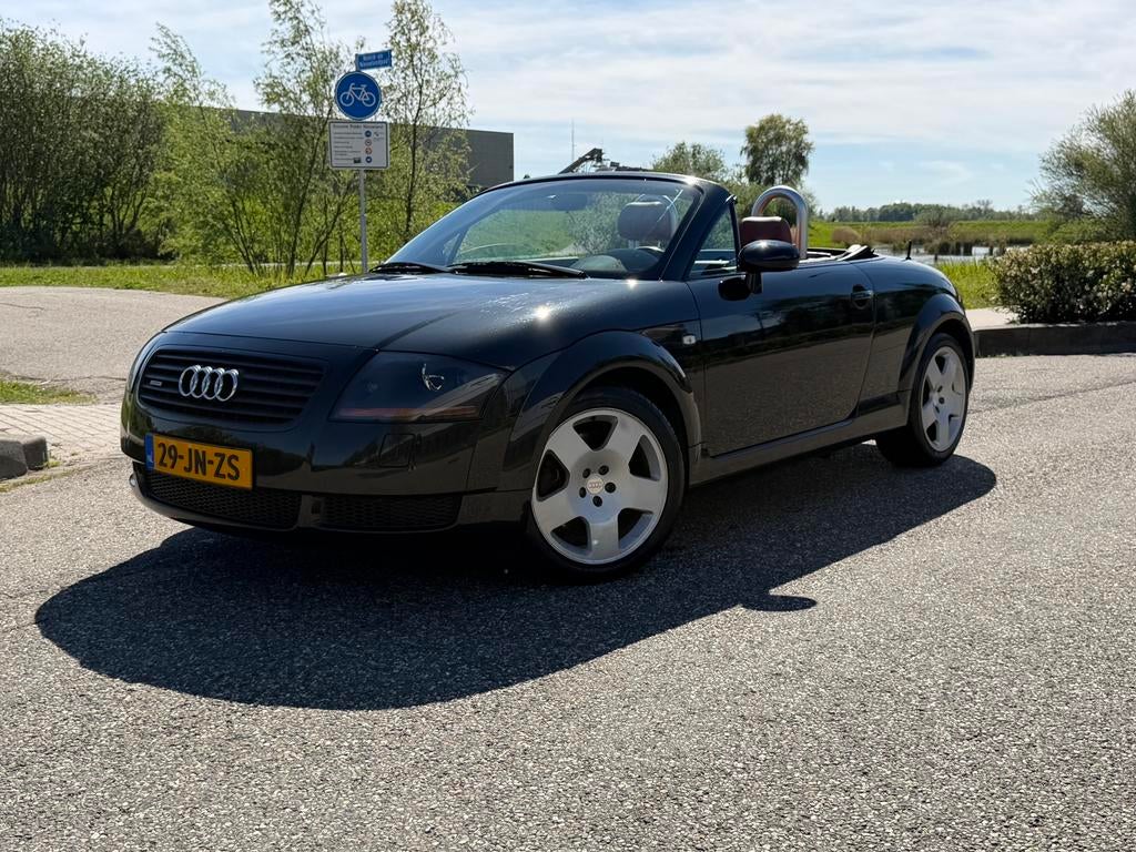 Audi TT 1.8 T Roadster Quattro 165KW 2002 Zwart, Auto's, Audi, 4 cilinders, Cabriolet, Zwart, Bruin
