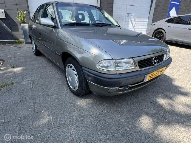 Opel Astra 1.6i Season APK|NAP|AUTOMAAT|187.000KM, Auto's, 4 cilinders, Origineel Nederlands, 1200 kg, Particulier