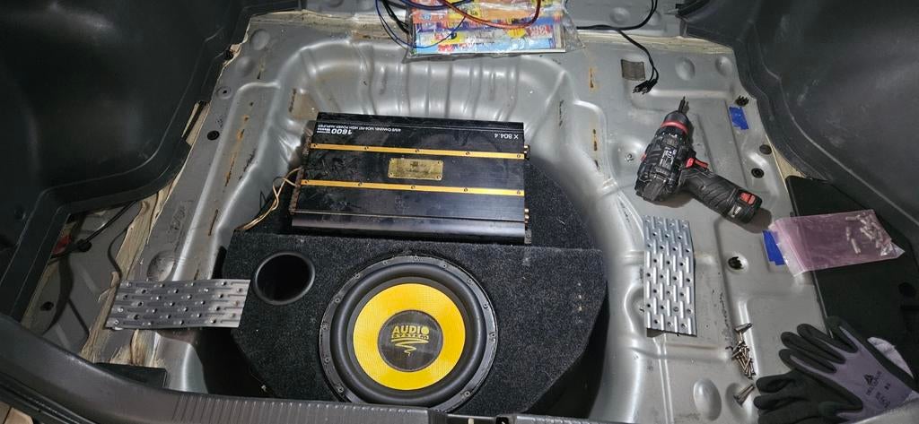 Auto subwoofer met versterker, Ophalen, Gebruikt